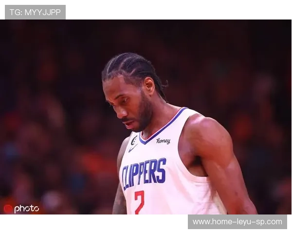 伦纳德突破中距离得手——不可忽视的篮球巨星魅力